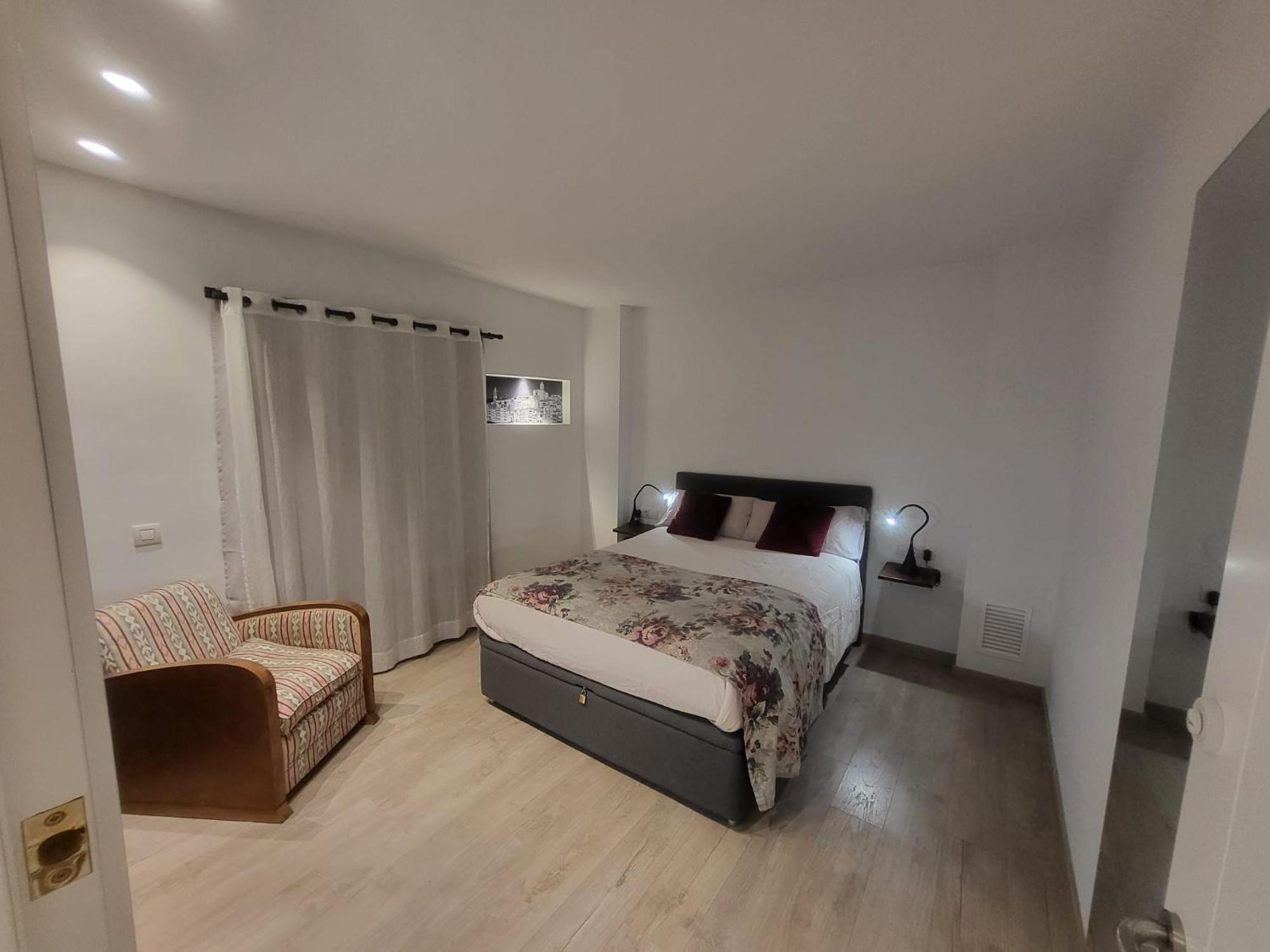 Turistic - Piso De 1, 2 O 3 Girona