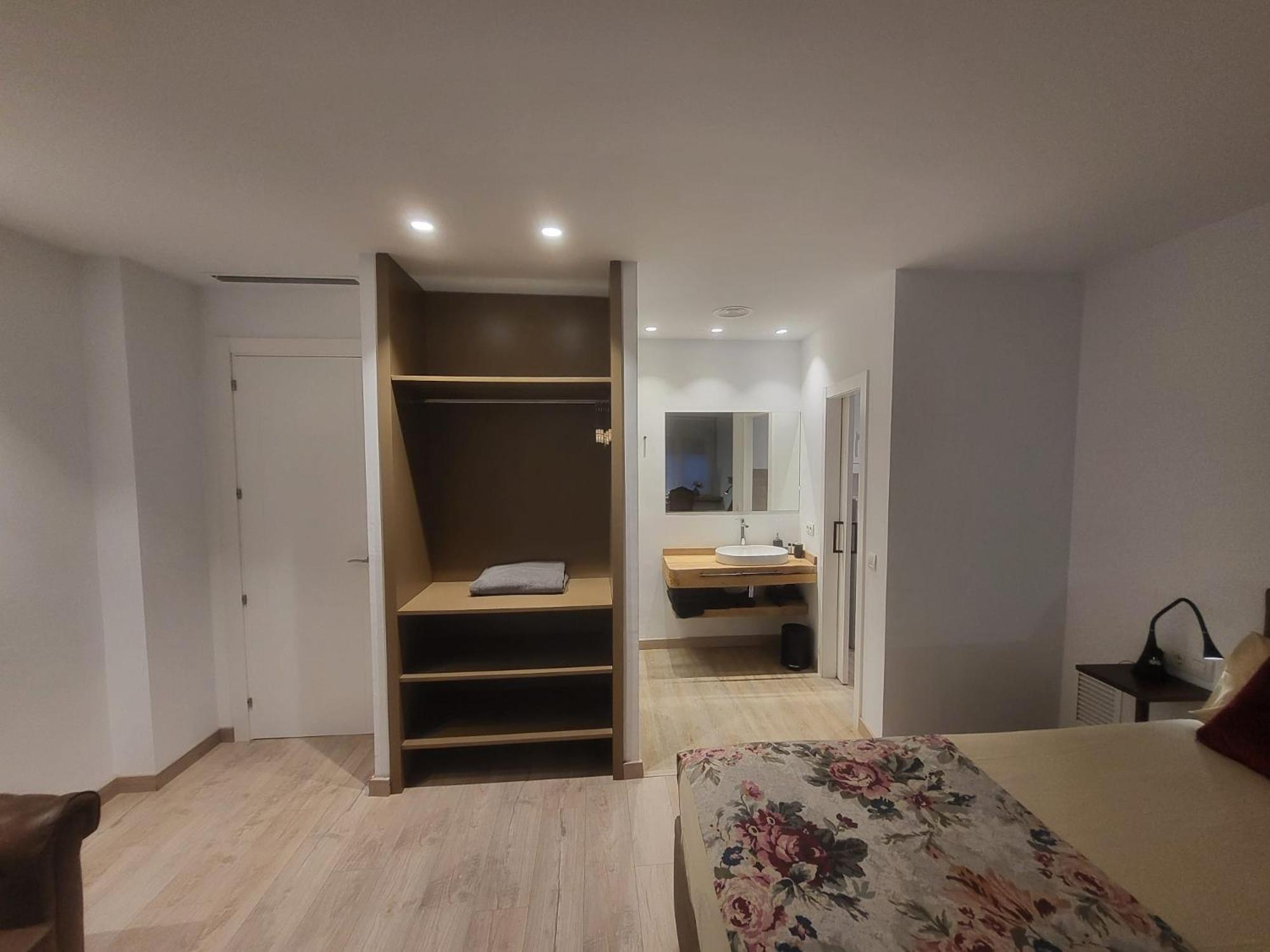 Turistic - Piso De 1, 2 O 3 * Girona